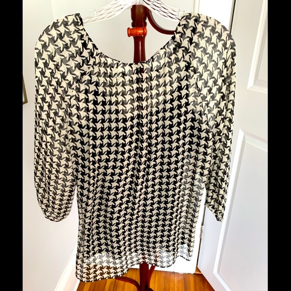 Flowy houndstooth blouse, NWT! - Picture 2 of 2
